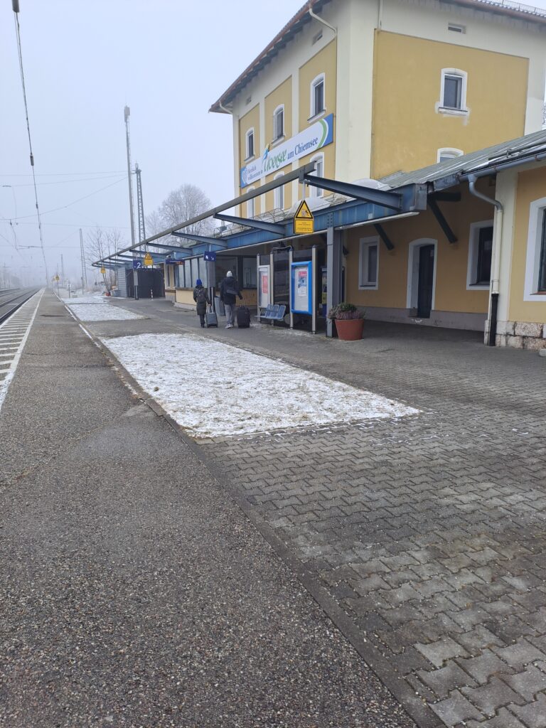 Fehlende Überdachung an den Bahnsteigen des Überseer Bahnhofs 