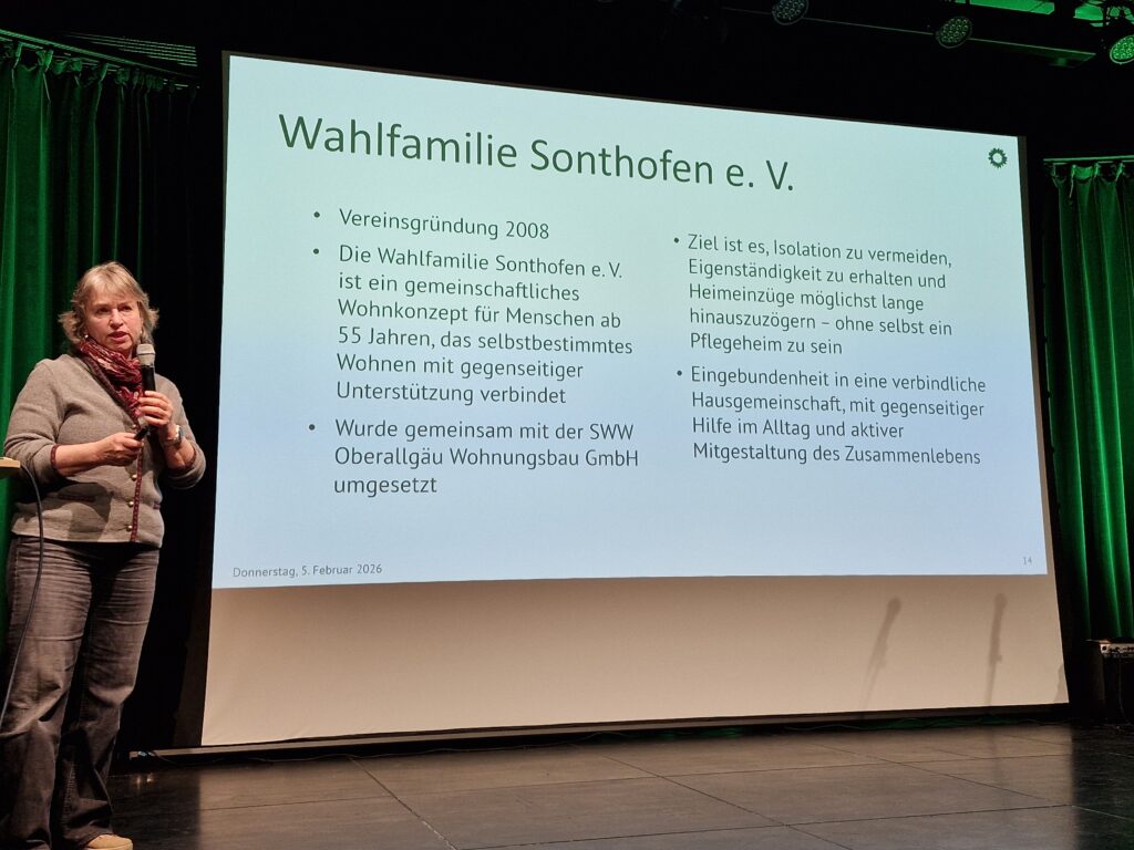 Foto der Vortragenden, Gisela Sengl, und der Power-Point Folie zur Wahlfamilie Sonthofen